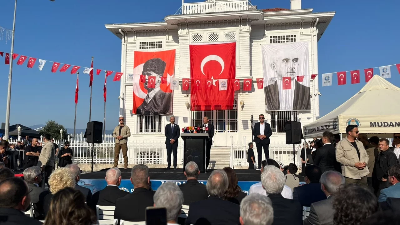 Özgür Özel, Mudanya'da konuştu: "Bu millet başını ne cephede ne masada eğdi"