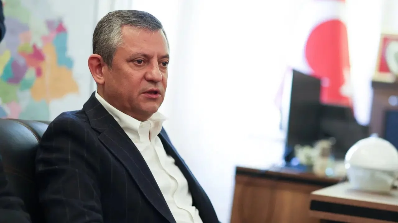 Özel, ev hapsindeki gazeteciler ve tutuklu gazetecilerin aileleriyle görüştü