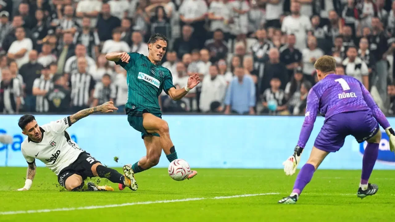 Kocaelisporlu futbolcu Metehan Altunbaş'tan hakeme tepki