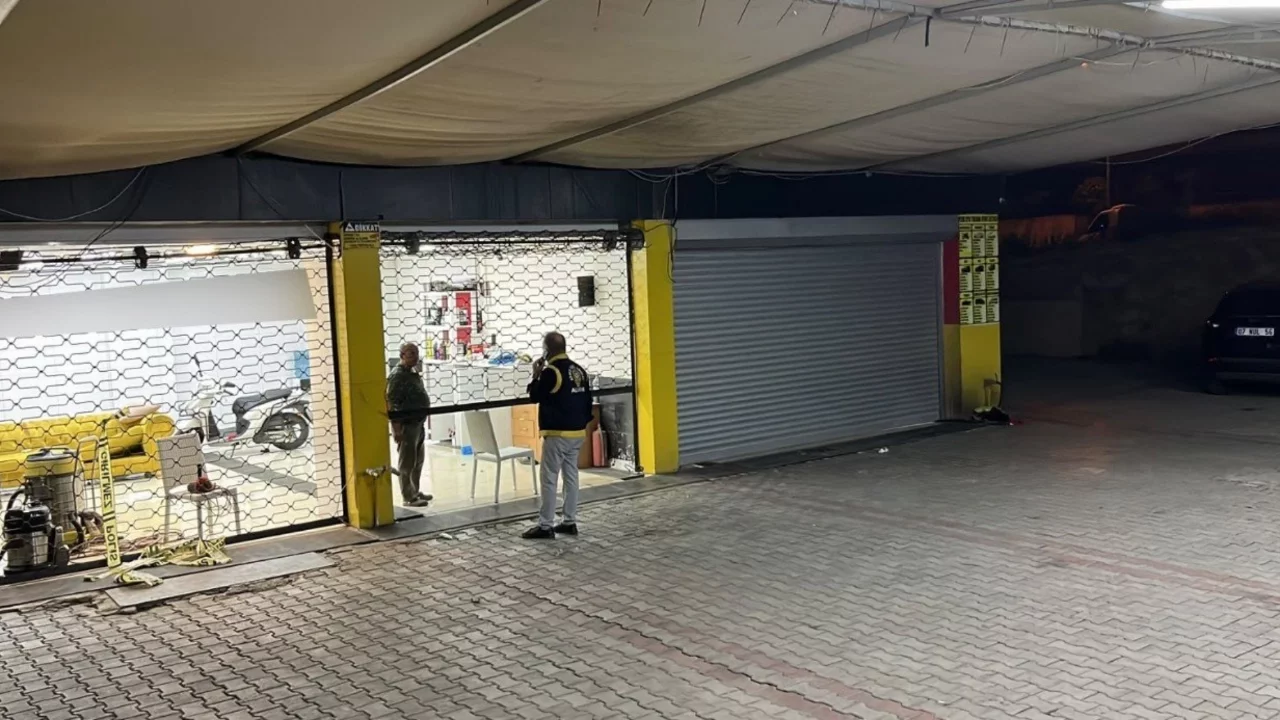 Antalya'da oto yıkamacıda silahlı kavga: Ölü ve yaralılar var