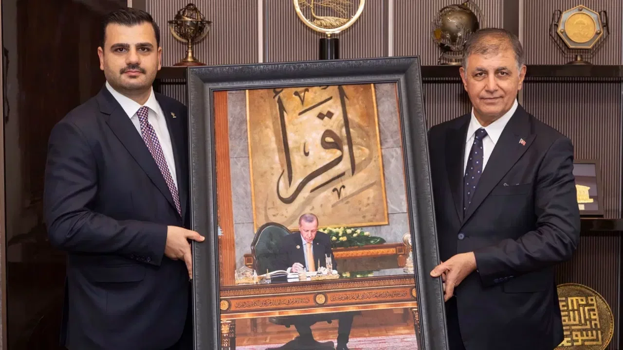 AK Parti heyetinden Cemil Tugay'a ziyaret: Erdoğan tablosu hediye edildi