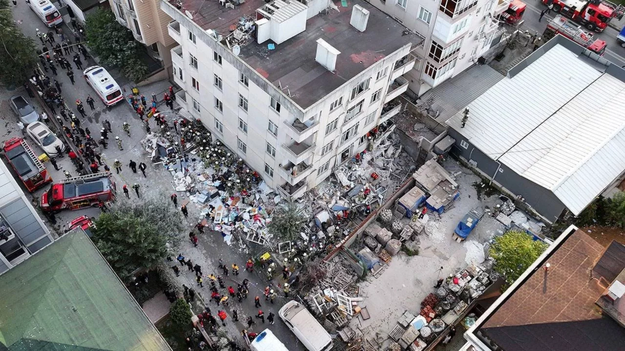 Çevre Bakan Yardımcısı Ömer Bulut: Maltepe'de çöken binayla ilgili kentsel dönüşüm ofisi açıldı