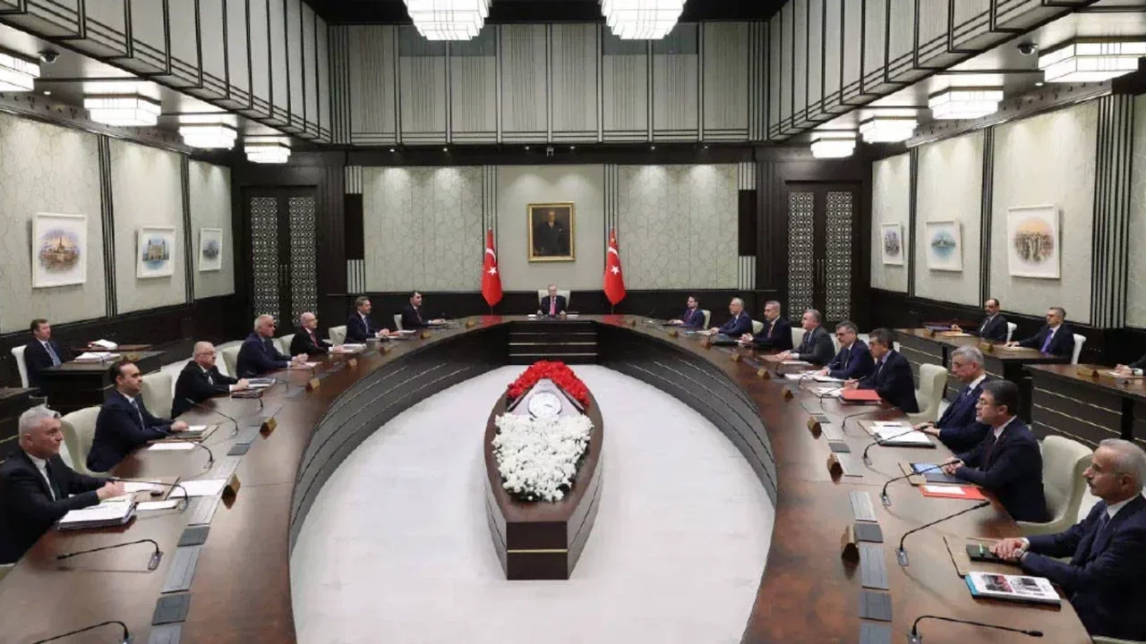 Kabine bugün toplanıyor: Gündemde fon soruşturması var