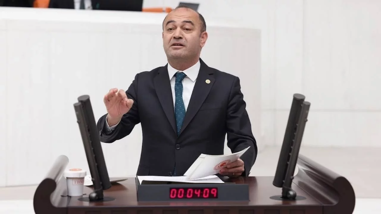 YENİ Partili Özgür Karabat'tan "fon vurgunu" tepkisi: İşin ucu kime gidiyor, neden listeleri açık...