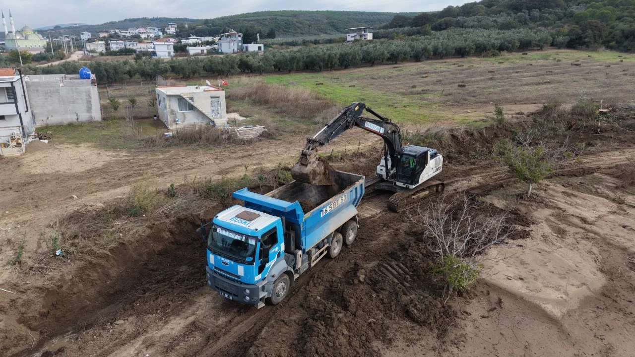 Bursa Büyükşehir'den derelerde kapsamlı temizlik çalışması