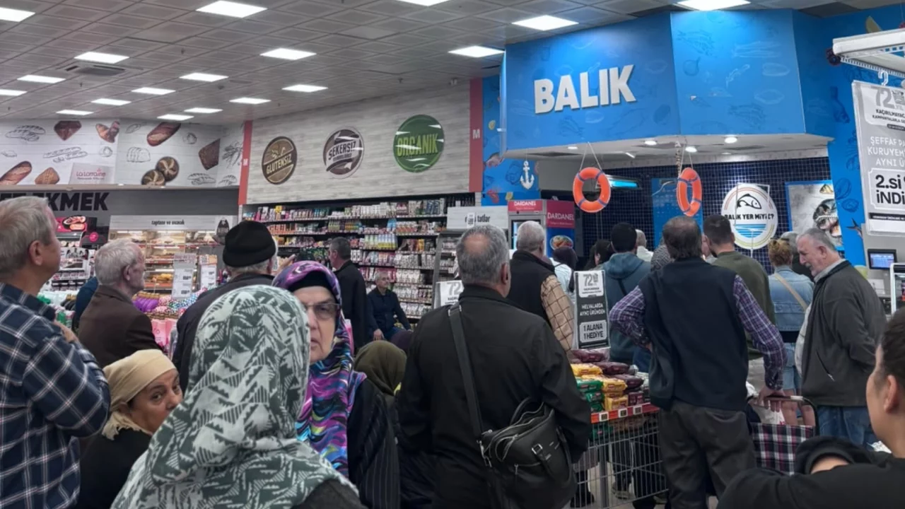 Bursa'da 39,90 TL'lik palamut izdihamı! Metrelerce kuyruk oluştu