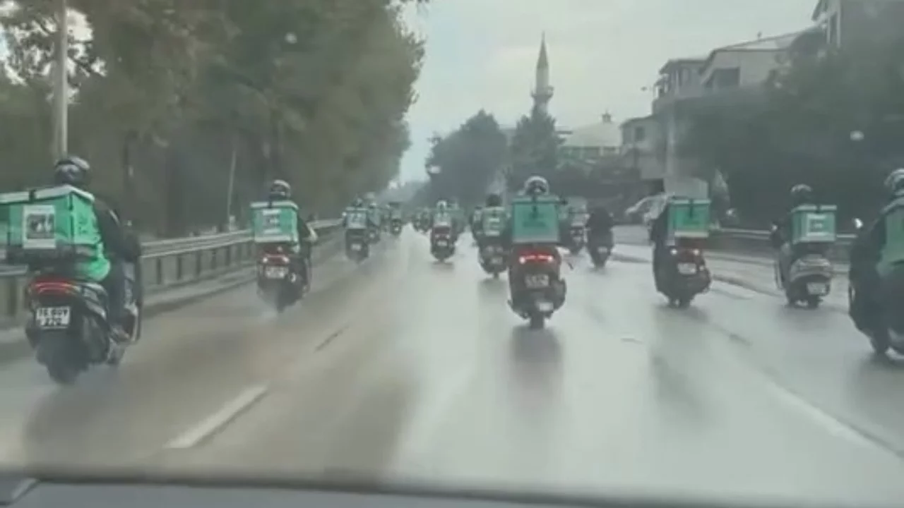 Bursa'da yüzlerce kurye hayatını kaybeden meslektaşı için konvoy yaptı