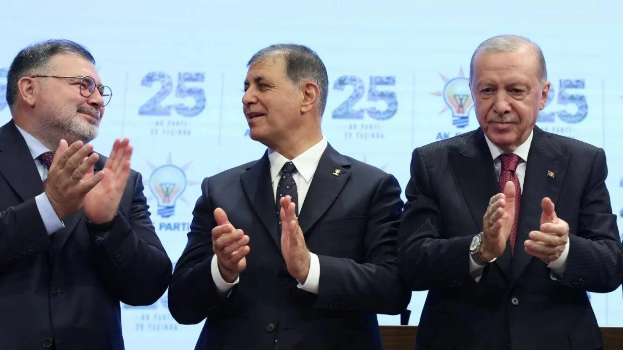 AK Parti yeni üyesi Cemil Tugay'a sahip çıktı: "Belediye başkanlarımıza laf ettirmeyiz"