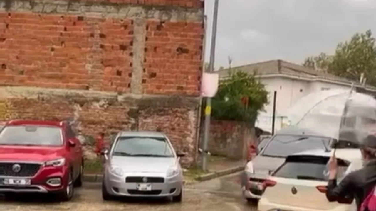 Bursa'da sağanak yağış hayatı olumsuz etkiledi