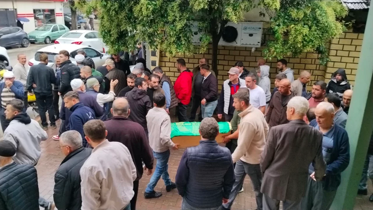 Bursa'da otomobilin çarptığı 2 yaşındaki Melis'e acı veda