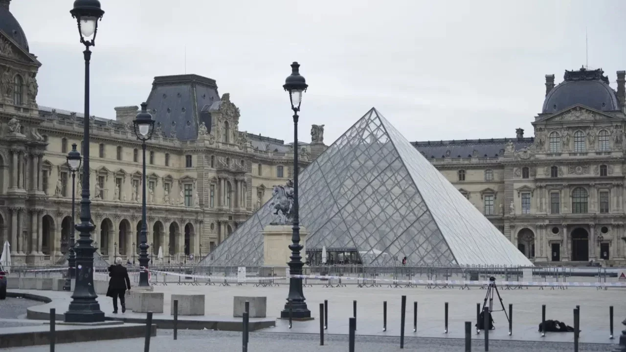 Dünyaca ünlü Louvre Müzesi kapanabilir