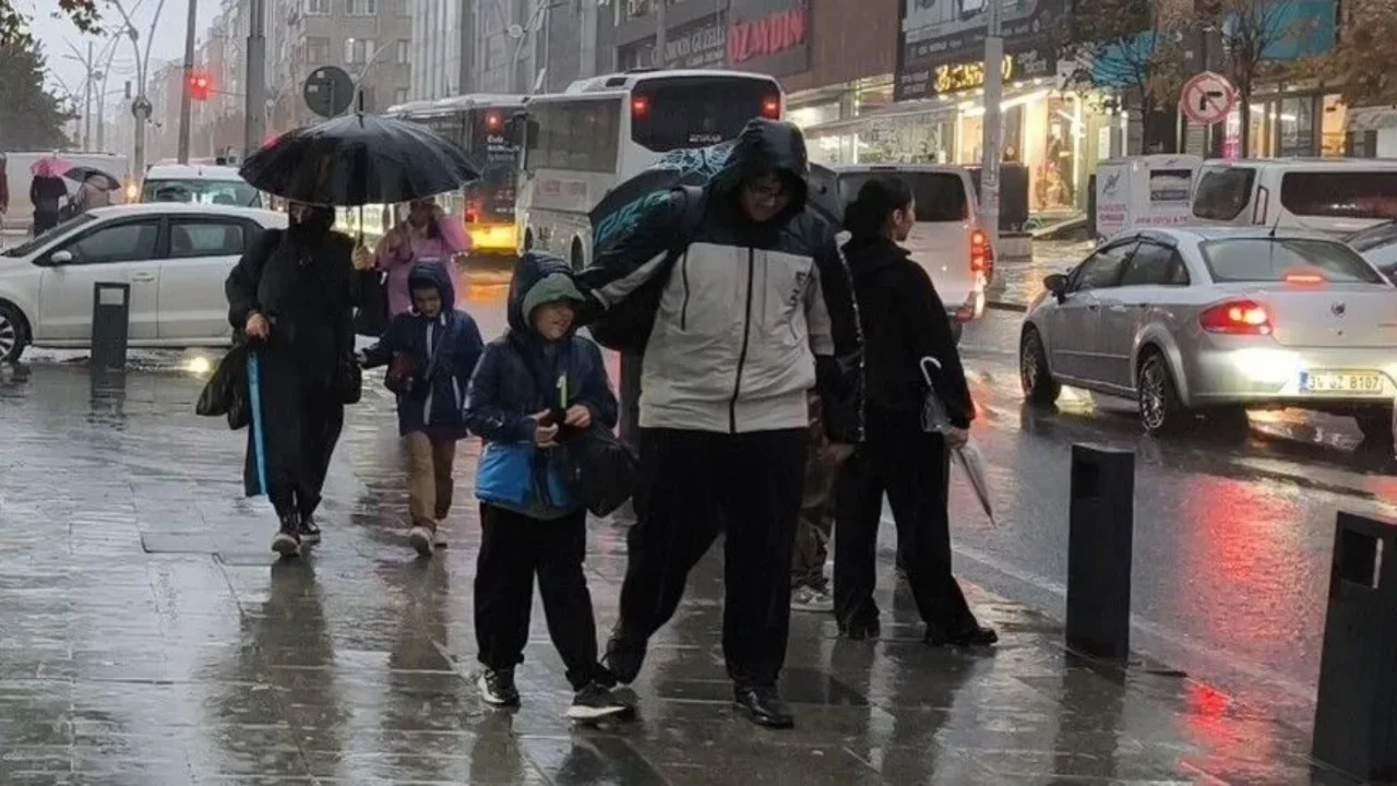 İstanbul'un ardından 3 kentte daha eğitime sağanak molası