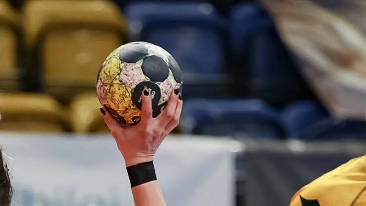 Manisa Büyükşehir Belediyespor ile Bursa Büyükşehir Belediyespor 28-28 berabere kaldı