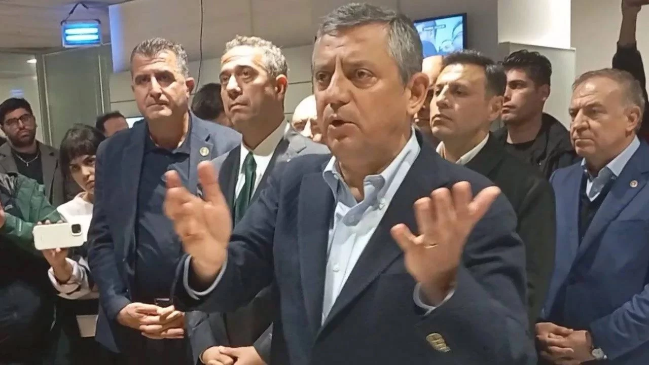 YENİ Parti Lideri Özgür Özel'den Halk TV'ye ziyaret: "Mesele Halk TV'yi susturmak"