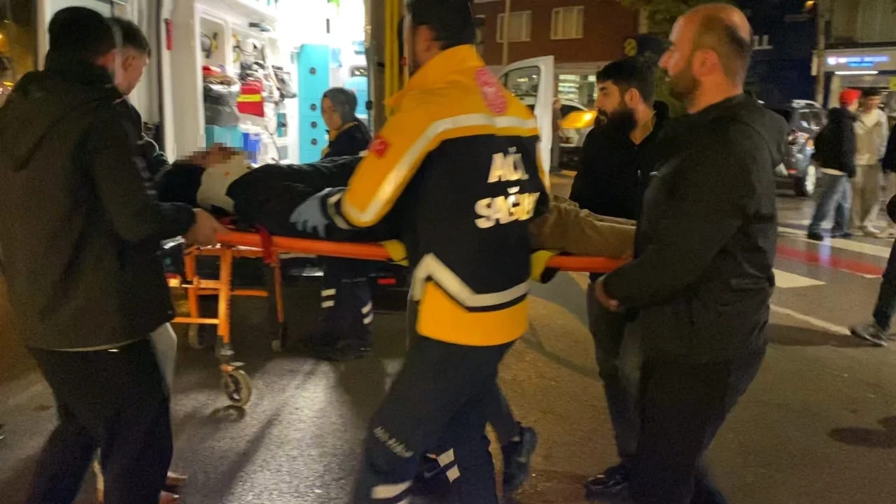 Bursa'da motosikletin çarptığı yaya ve sürücü yaralandı
