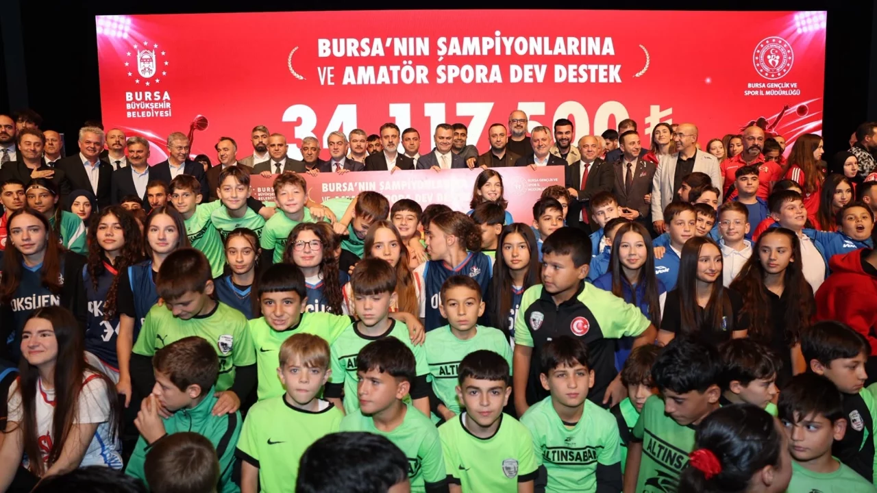 Bursa'nın şampiyonlarına ve amatör spora dev destek: "Amacımız 50 bin çocuğumuzu sporla buluşturmak"