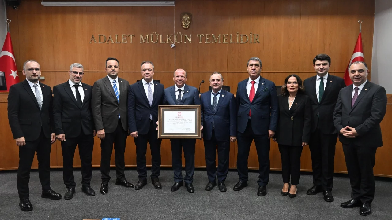 BTSO Yönetim Kurulu Başkanı Özer Matlı mazbatasını aldı