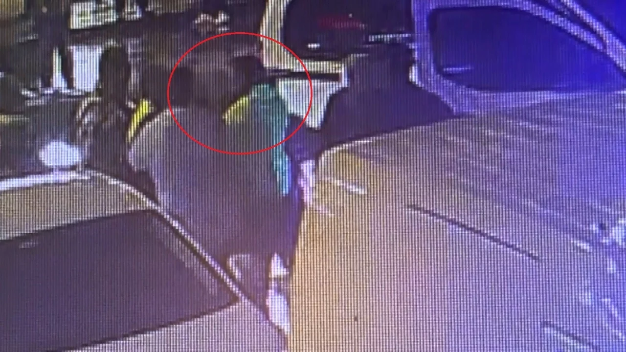 Bursa'da park halindeki araca çarptı, ihbara gelen polise kafa attı