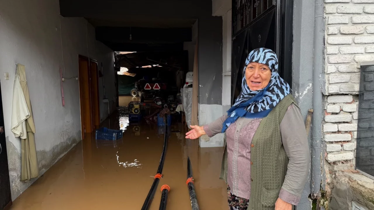 Bursa'nın İznik ilçesinde Kara Dere taştı, evleri ve tarlaları su bastı