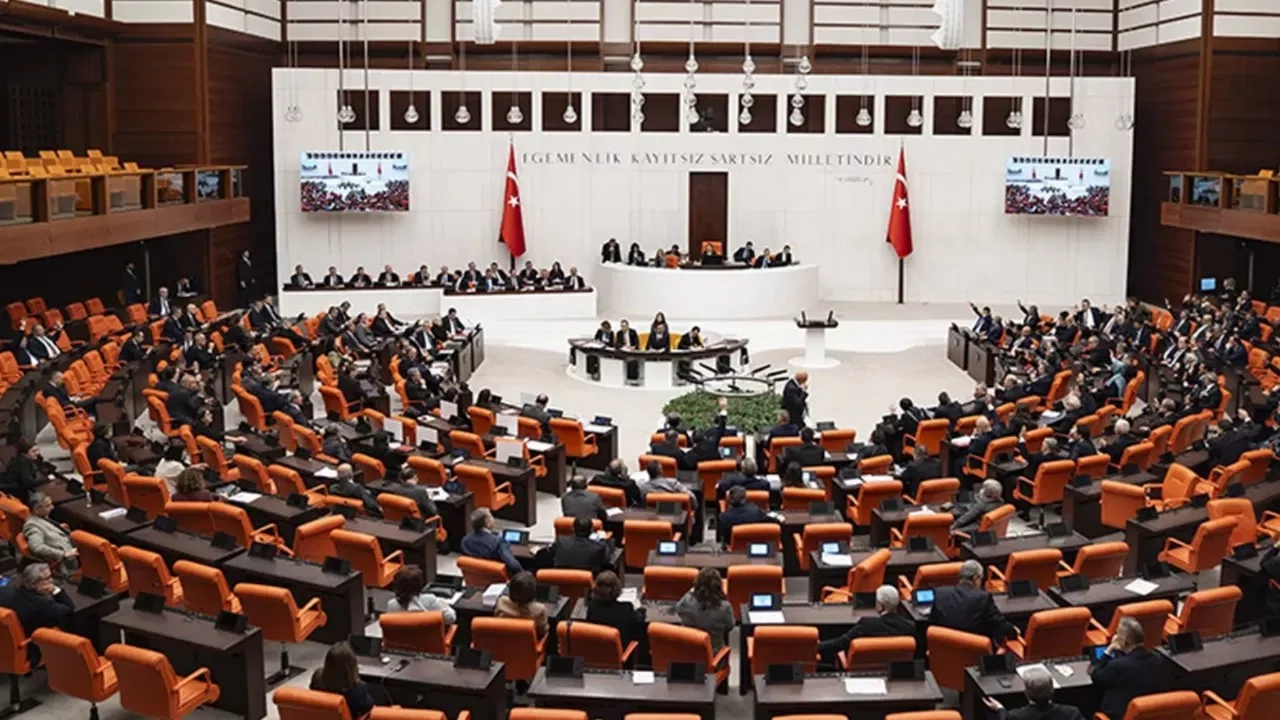 TBMM Genel Kurulu'nda Kızılay Kanun Teklifi tartışması