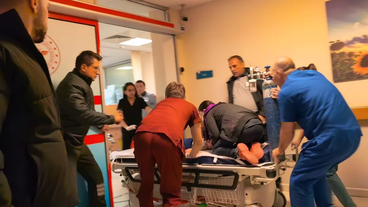 Bursa'da hastanede nefes kesen müdahale! Kalbi duran bebeğe sedyede kalp masajı