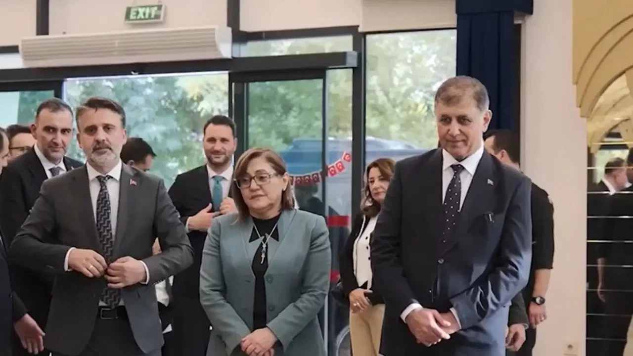 AK Parti'li Cemil Tugay, Gaziantep'te Fatma Şahin'le 'sosyal belediyecilik' projelerini inceledi