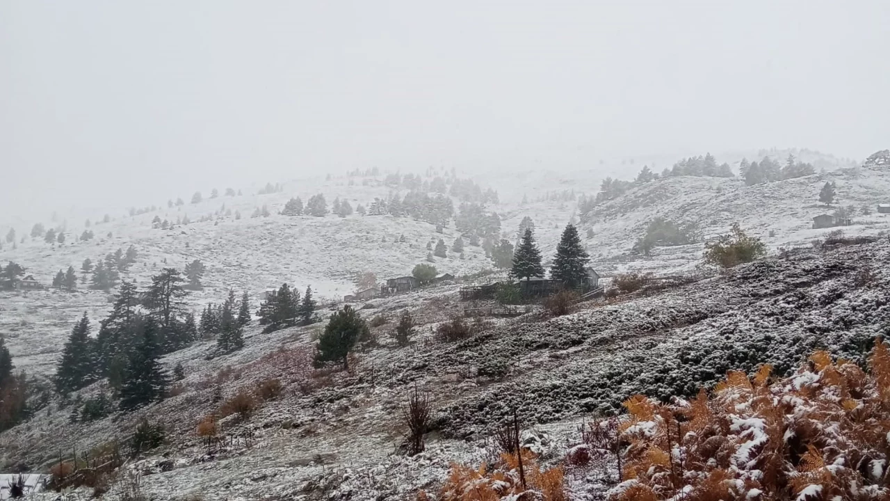 İnegöl'e mevsimin ilk karı düştü