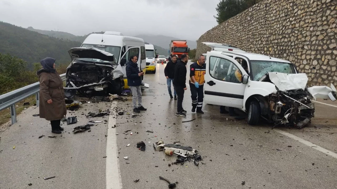 Bursa'da kaza: Ölü ve yaralılar var...