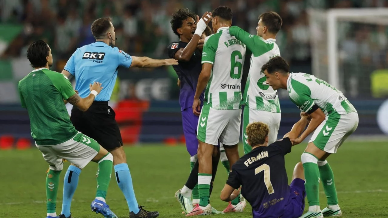 Real Betis - Barcelona maçında olay: Lamine Yamal'a kafa atıldı