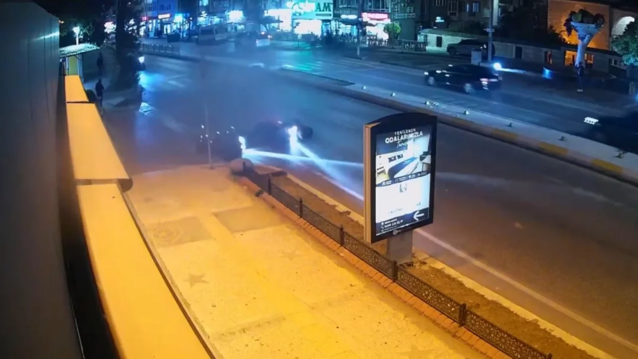 Edirne'de yaya geçidinde iki motosiklet çarpıştı