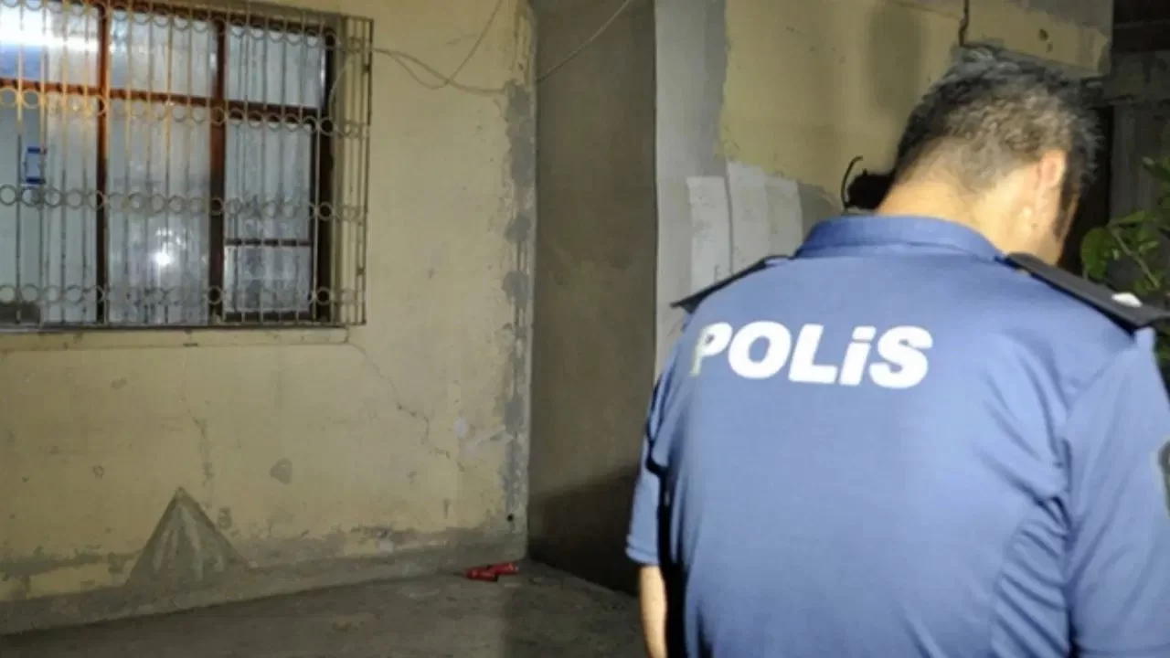 Adana'da bir evin kapısına el yapımı patlayıcı atıldı