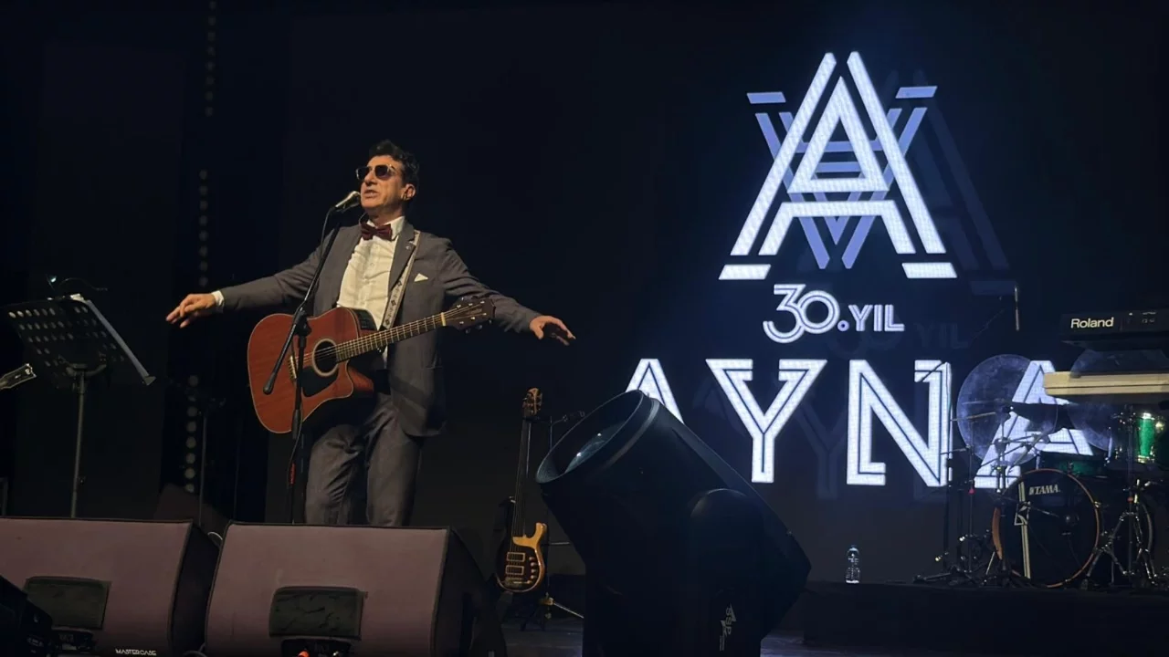 Bursa'da "Mehterler Buluşması" etkinliğinde Ayna grubu sahne aldı