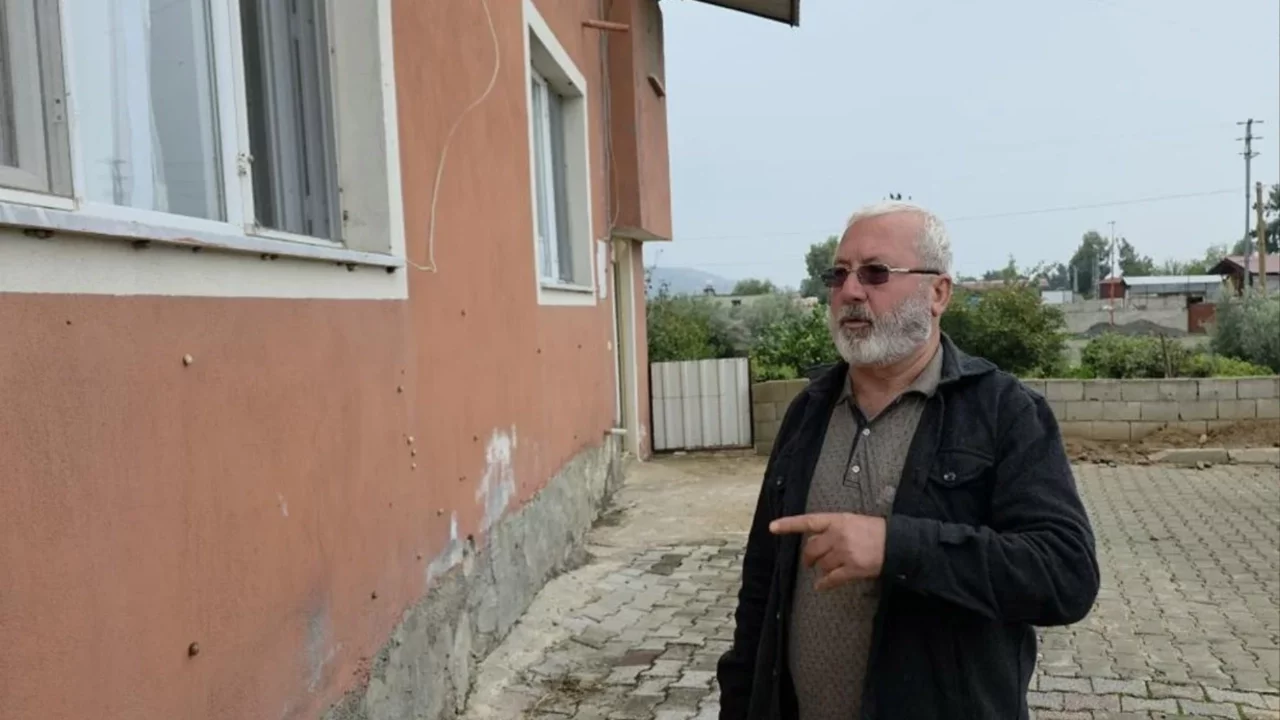 Depremin ardından ortaya çıktı, mahalleyi ele geçirdi: "Sebze yiyemez hale geldik"