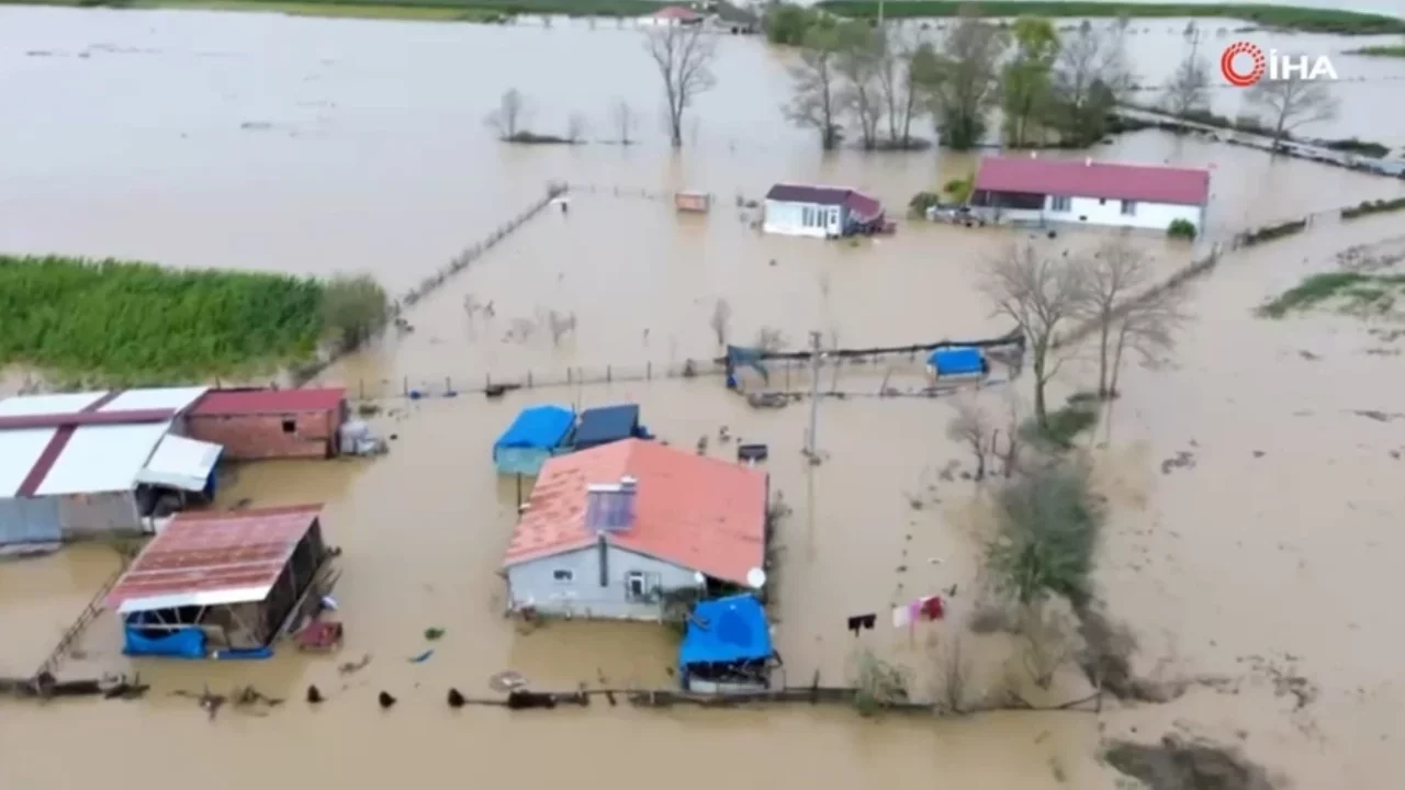 Sakarya'da su altında kalan tarım arazileri havadan görüntülendi