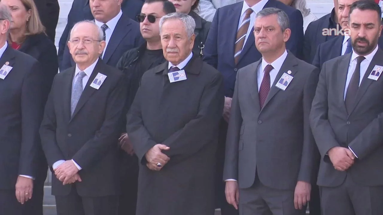 Özgür Özel ve Kemal Kılıçdaroğlu cenazede karşılaştı: TBMM'de Hasan Gülay için tören