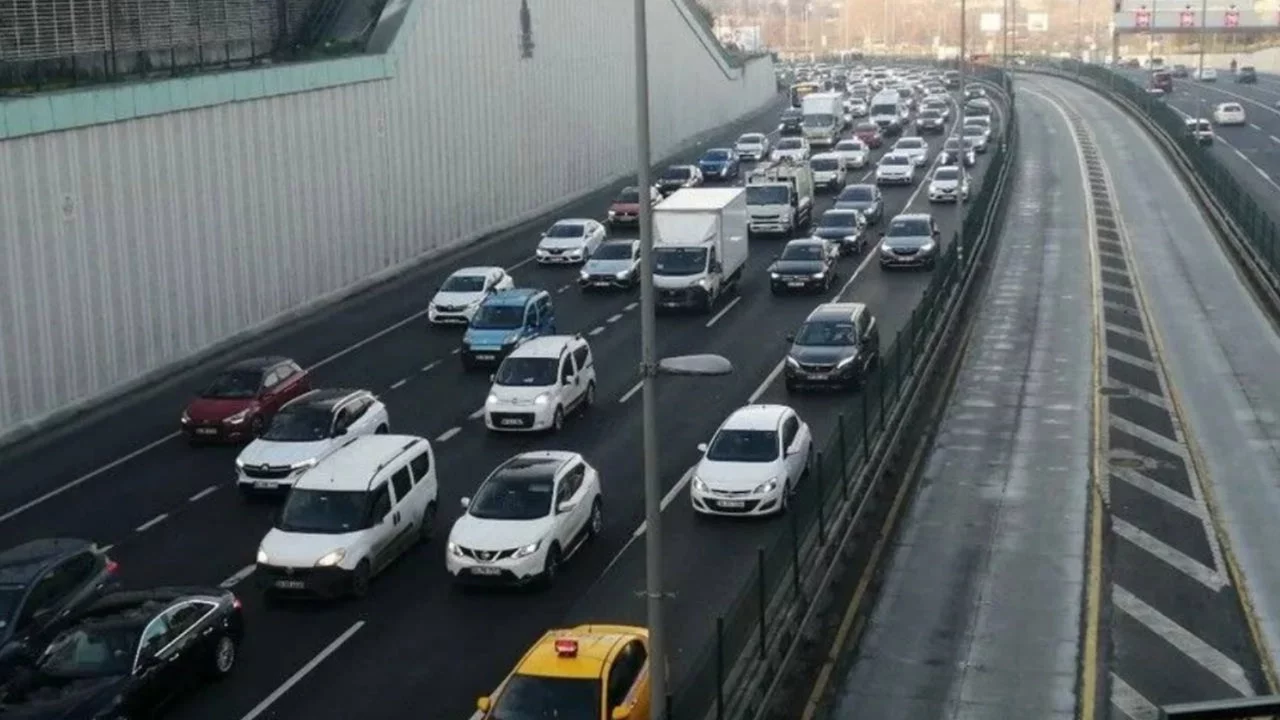 Büyükçekmece'de D-100 kara yolunun bir bölümü o saatlerde kapatılacak