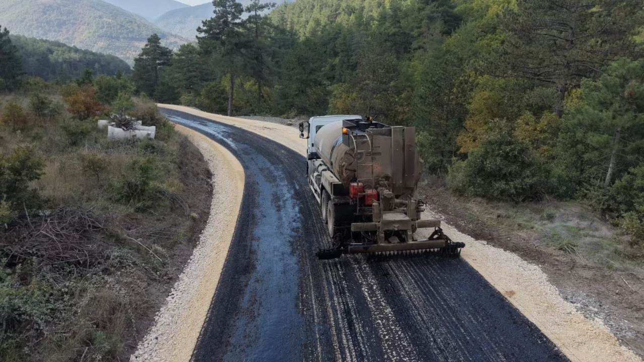 Bursa Büyükşehir, Osmangazi'de 10 kilometrelik yolu yeniledi