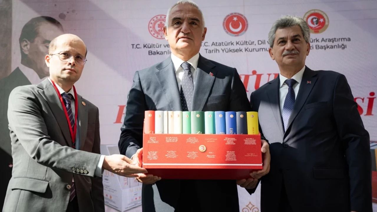 Atatürk'ün eseri Nutuk 8 dilde dünyaya ulaşacak