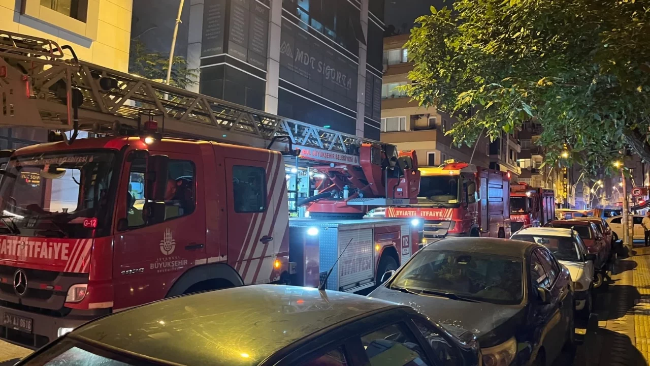 İstanbul'da 6 katlı apart otelde yangın