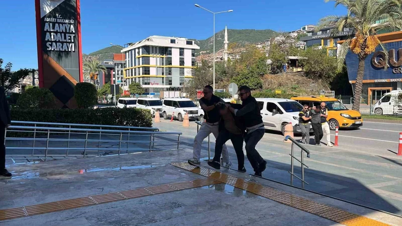 Antalya'da tefecilik ve şantaj operasyonu: 6 tutuklama