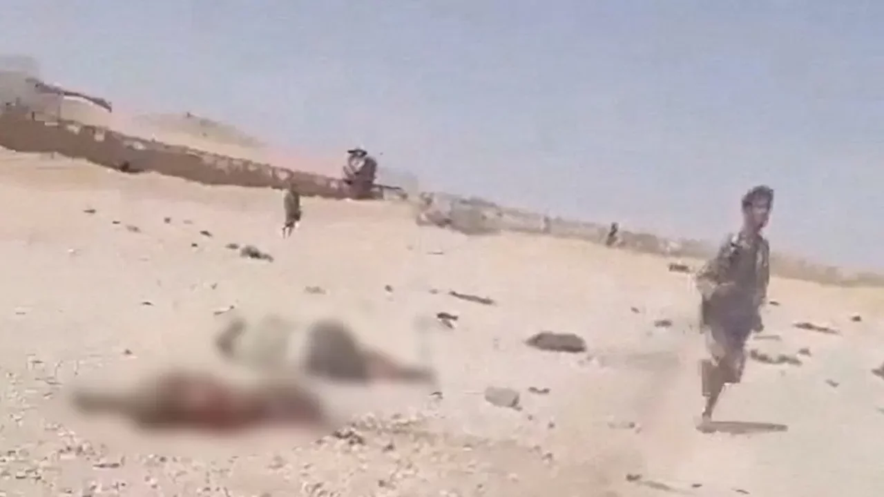Husilerden Yemen'de askeri kampa saldırı: Ölü sayısı 58'e yükseldi