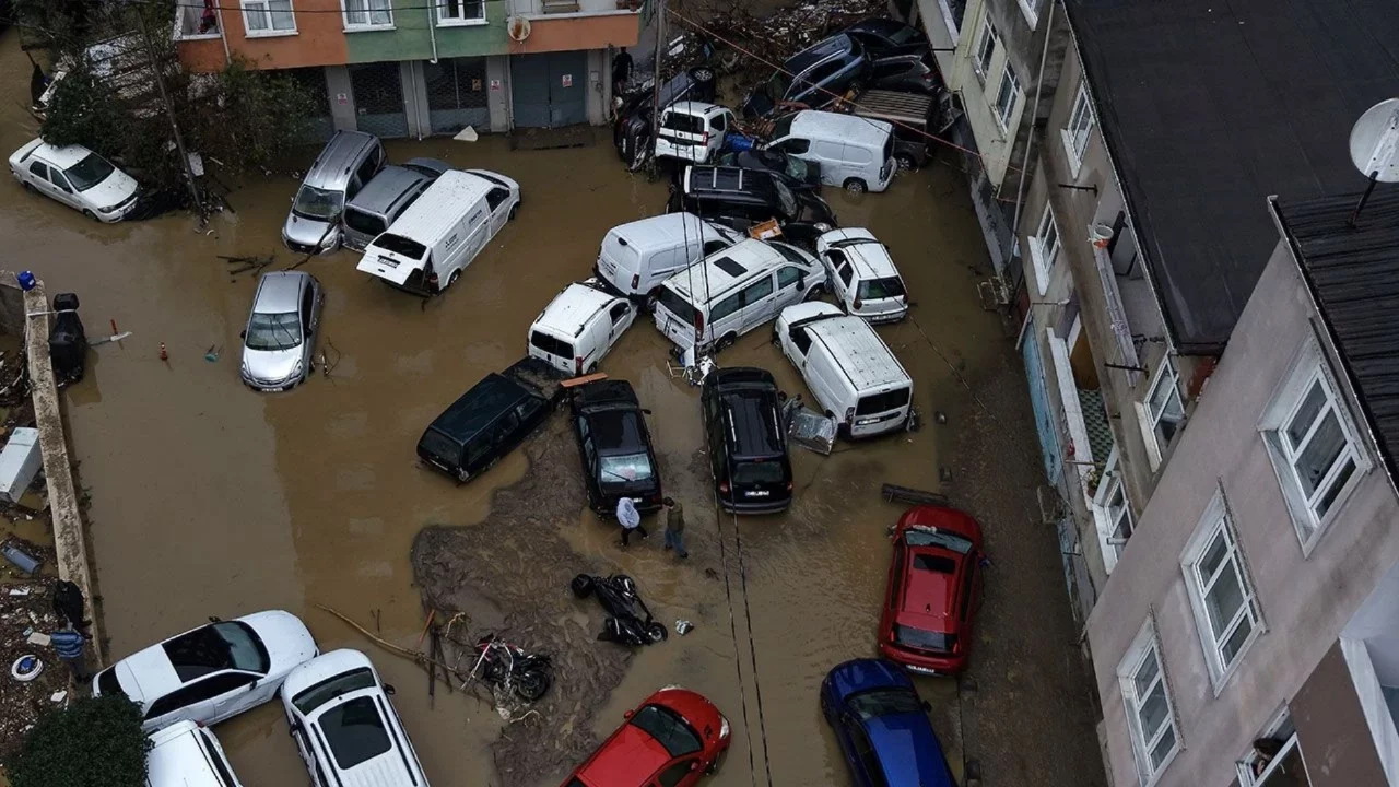 İstanbul'da sel felaketinin ardından can kaybı 7'ye yükseldi