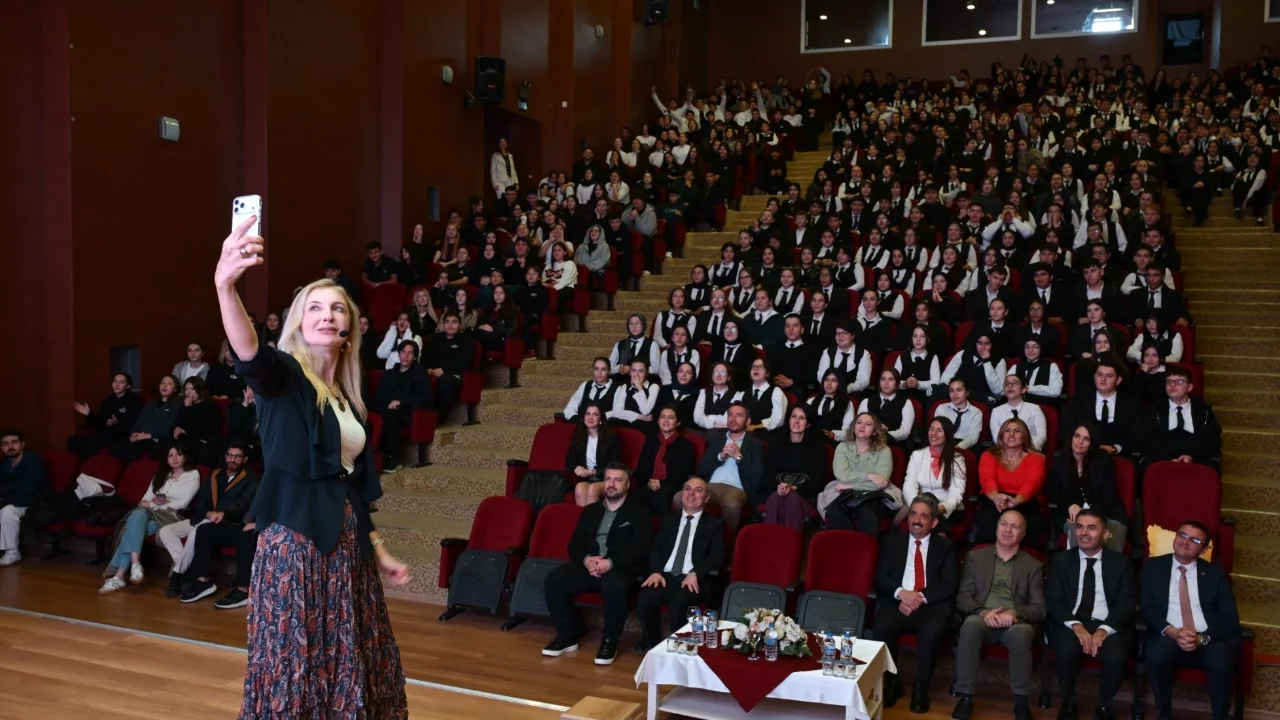 Bursa'da "Toprağa Can Veren Gençler" ve "Buğdayım Geleceğim" söyleşileri gerçekleştirildi