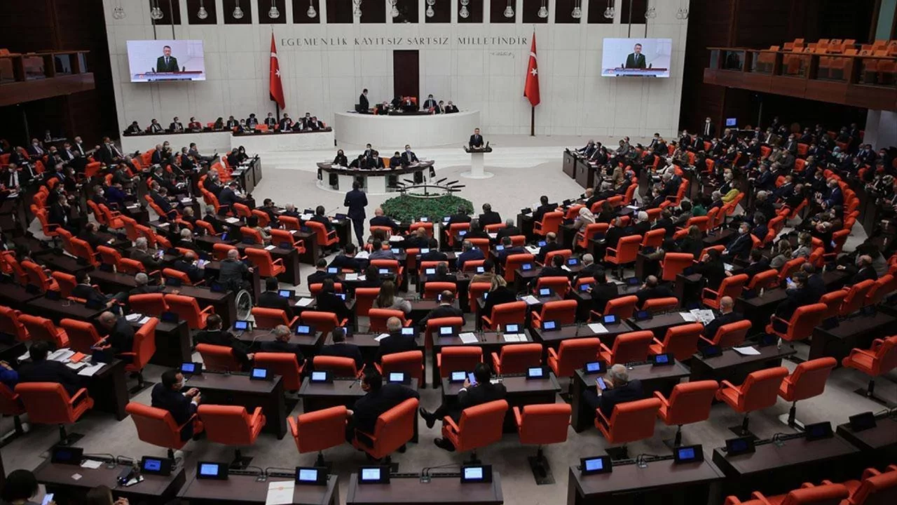 Fonların tasfiyesine ilişkin kanun teklifi Meclis'teydi: Gündem sırasında öne çekildi