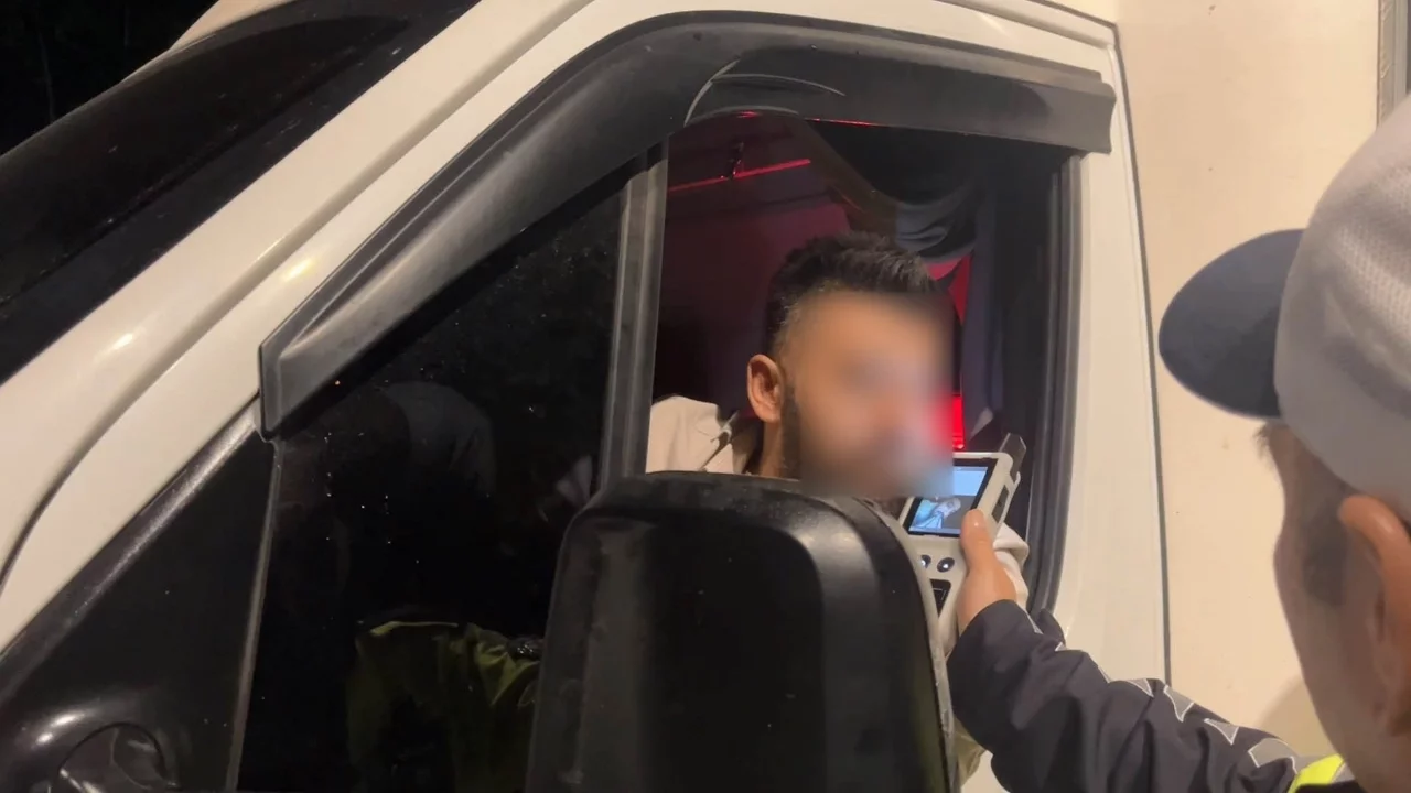 Bursa'da kamyonet sürücüsü "uyumaya geldim" dedi, alkollü çıktı