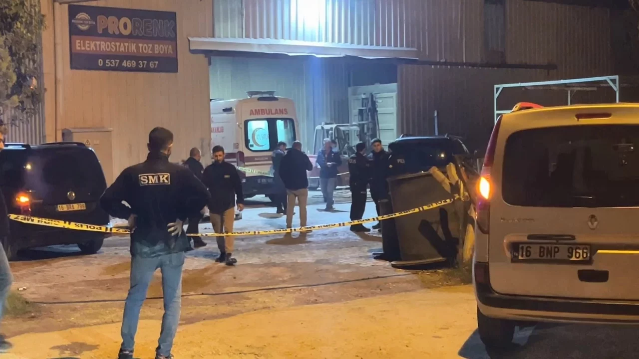 Bursa'da forkliftten düşen demir parçalarının altında kalan işçi hayatını kaybetti