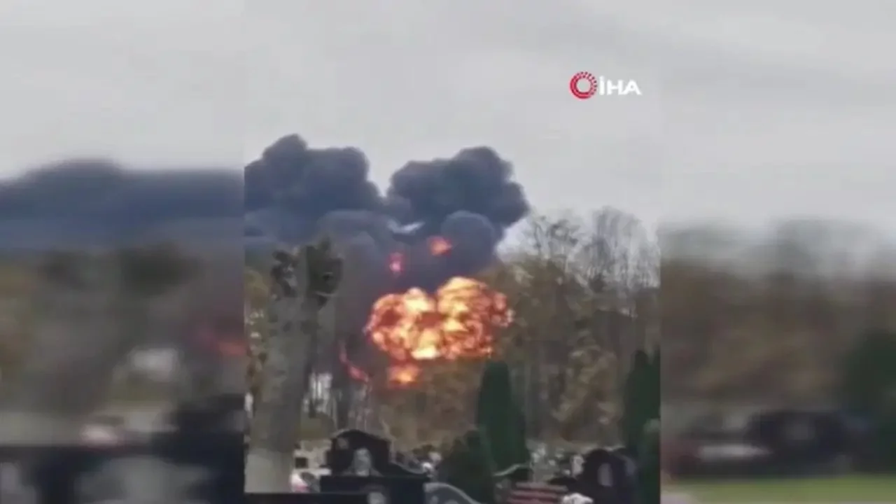 Rusya'da savaş uçağı düştü! 2 pilot kurtuldu