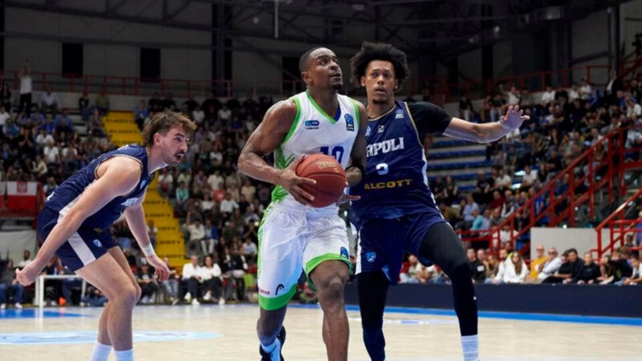 TOFAŞ, Napoli Basketbol'a yenildi