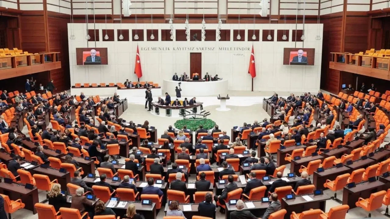 TBMM'de fon düzenlemelerini içeren kanun teklifinin ilk beş maddesi kabul edildi