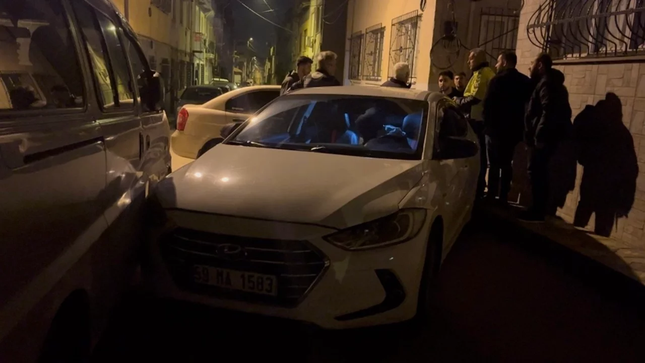 Bursa'da önce otomobille kovaladı, kaza yaptırdı! Kaldırım taşıyla peşine düştü